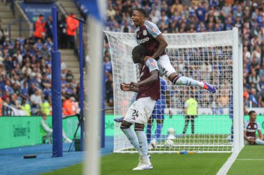 Aston Villa 'dan Amadou Onana, Premier Lig maçı Leicester City - Aston Villa maçında 31 Ağustos 2024' te King Power Stadyumu, Leicester, İngiltere 'de 0-1 kazanma hedefini kutluyor.