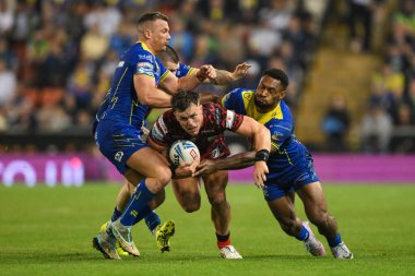 Warrington Wolves 'tan Rodrick Tai ve Warrington Wolves' tan Josh Drinkwater 24. Betfred Süper Lig karşılaşmasında Leigh Leopards Warrington Wolves 'a karşı Leigh Spor Köyü, Leigh, İngiltere, 30 Ağustos 2024