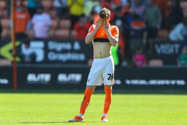 Blackpool takımından Zac Ashworth, 31 Ağustos 2024 'te Bloomfield Road, Blackpool' da oynanan Blackpool-Wycombe Wanderers maçında tam zamanlı tepki gösterdi.