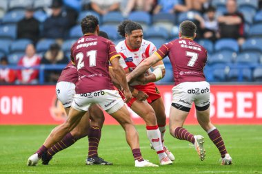 Huddersfield Giants 'dan Seb Ikahihifo, Huddersfield Giants' tan Sione Matautia 'yı 24. Huddersfield Süper Lig karşılaşmasında yendi. Huddersfield Giants St. Helens' a karşı John Smith Stadyumu, Huddersfield, İngiltere, 1.