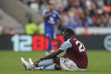 Aston Villa takımından Amadou Onana, 31 Ağustos 2024 'te King Power Stadyumu' nda oynanan Premier League maçında sakatlandı.