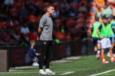 Richard Keogh, Blackpool 'un geçici teknik direktörü. 31 Ağustos 2024' te Bloomfield Road, Blackpool 'da Blackpool-Wycombe Wanderers maçında.