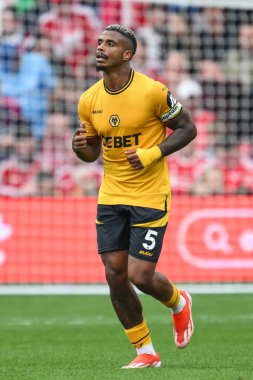 Wolverhampton Wanderers takımından Mario Lemina Premier League maçında Nottingham Forest, Wolverhampton Wanderers 'a karşı 31 Ağustos 2024' te Nottingham, İngiltere 'de.