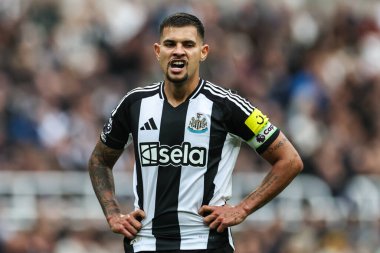 Newcastle United 'dan Bruno Guimares Premier Lig maçı sırasında 1 Eylül 2024' te St. James 's Park, Newcastle' da Tottenham Hotspur 'a karşı Newcastle United