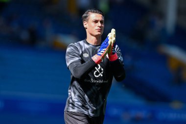 Bournemouth 'dan Kepa Arrizabalaga, İngiltere' nin Liverpool kenti Goodison Park 'ta oynanan Premier League karşılaşması öncesinde ısınıyor.