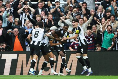 Newcastle United 'tan Alexander Isak, 1 Eylül 2024' te St. James 's Park, Newcastle, İngiltere' de oynanan Premier League maçı Newcastle United ile Tottenham Hotspur maçında 2-1 kazanma hedefini kutluyor.