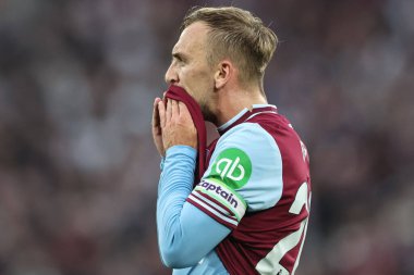 West Ham United takımından Jarrod Bowen, Premier League maçında Manchester City 'ye karşı 31 Ağustos 2024' te Londra Stadyumu 'nda yüzünü sildi.