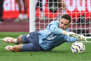 Manchester City 'den Ederson, Premier League maçında Manchester City' ye karşı 31 Ağustos 2024 'te Londra, Londra' da oynanan maçta ısınma turunda...