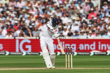 Sri Lanka 'dan Milan Rathnayake, İngiltere - Sri Lanka 2. Rothesay Test Maçı 2. gününde Londra, İngiltere' de 30 Ağustos 2024 'te 4 puan aldı.