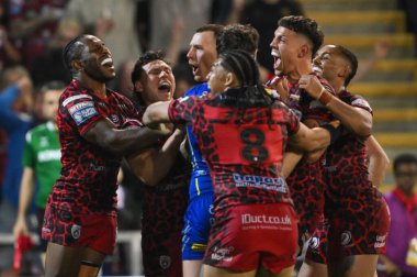 Leigh Leopards 'dan Frankie Halton, 30 Ağustos 2024' te Leigh Spor Köyü 'nde oynanan 24. Betfred Süper Lig karşılaşmasında denemesini kutluyor.