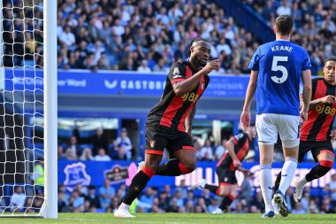 Bournemouth 'dan Antoine Semenyo, İngiltere' nin Liverpool kenti Goodison Park 'ta oynanan Premier League maçında Everton-Bournemouth maçında 2-1 kazanma golünü kutluyor.