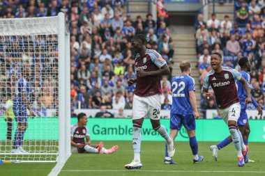 Aston Villa 'dan Amadou Onana, Premier Lig maçı Leicester City - Aston Villa maçında 31 Ağustos 2024' te King Power Stadyumu, Leicester, İngiltere 'de 0-1 kazanma hedefini kutluyor.