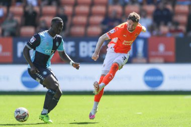 Blackpool 'dan James Husband, 31 Ağustos 2024' te Bloomfield Road, Blackpool 'da oynanan Blackpool-Wycombe Wanderers maçında pas verdi.