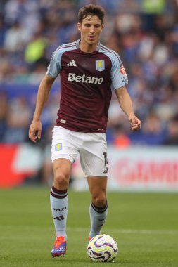 Aston Villa takımından Pau Torres Premier Lig maçında Leicester City, Aston Villa 'ya karşı King Power Stadyumu, Leicester, Birleşik Krallık, 31 Ağustos 2024