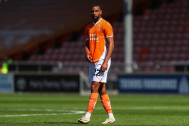 Blackpool takımından CJ Hamilton 31 Ağustos 2024 'te Bloomfield Road, Blackpool' da Blackpool-Wycombe Wanderers maçında