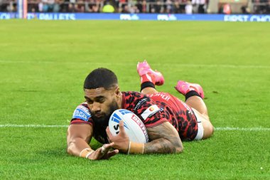 Leigh Leopar takımından Ricky Leutele, 30 Ağustos 2024 'te Leigh Spor Köyü' nde oynanan Betfred Süper Lig 24. Raundda Leigh Leopards - Warrington Wolves maçında 4-0 Leigh 'e karşı galibiyet elde etmeye çalışıyor.