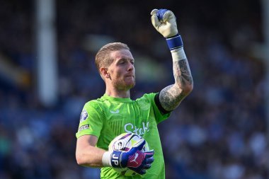 Everton 'dan Jordan Pickford, İngiltere' nin Liverpool kenti Goodison Park 'ta oynanan Premier League maçı sırasında Bournemouth taraftarlarına jest yapıyor.