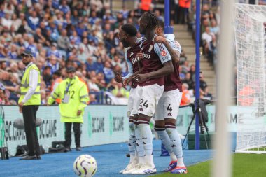 Aston Villa 'dan Amadou Onana, Premier Lig maçı Leicester City - Aston Villa maçında 31 Ağustos 2024' te King Power Stadyumu, Leicester, İngiltere 'de 0-1 kazanma hedefini kutluyor.