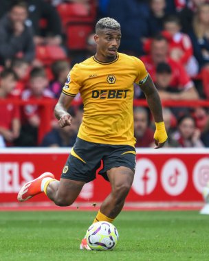 Wolverhampton Wanderers takımından Mario Lemina Premier League maçında Nottingham Forest, Wolverhampton Wanderers 'a karşı 31 Ağustos 2024' te City Ground, Nottingham 'da maç yapıyor.