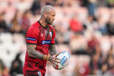 Leigh Leoparları 'ndan Zak Hardaker, 30 Ağustos 2024' te Leigh Spor Köyü 'nde oynanan 24. Betfred Süper Lig karşılaşması öncesinde ısınma turunda Leigh Leopards ve Warrington Wolves' a karşı.