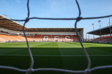 Bloomfield Road 'un içinde, Blackpool' un evi Sky Bet Ligi 1 'in önünde Blackpool' a karşı Wycombe Wanderers ile 31 Ağustos 2024 'te Bloomfield Road, Blackpool' da oynanan maçın genel görünümü
