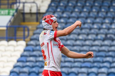 St. Helens takımından Harry Robertson, 1 Eylül 2024 'te John Smith Stadyumu' nda oynanan 24. Betfred Süper Lig karşılaşmasında Huddersfield Giants ile St Helens maçını kutluyor.