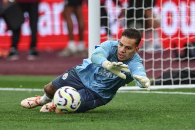 Manchester City 'den Ederson, Premier League maçında Manchester City' ye karşı 31 Ağustos 2024 'te Londra, Londra' da oynanan maçta ısınma turunda...