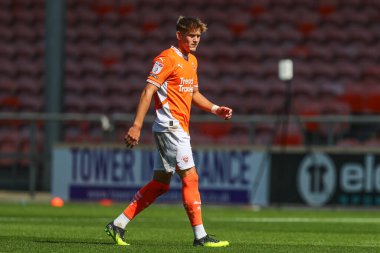 Blackpool takımından Dom Ballard 31 Ağustos 2024 'te Bloomfield Road, Blackpool' da Blackpool-Wycombe Wanderers maçında