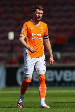Blackpool takımından James Husband 31 Ağustos 2024 'te Bloomfield Road, Blackpool' da Blackpool-Wycombe Wanderers maçında