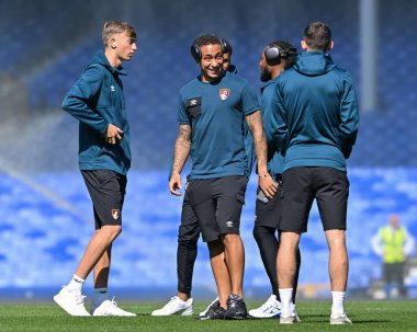 Bournemouth 'dan Marcus Tavernier, 31 Ağustos 2024' te Goodison Park, Liverpool, İngiltere 'de oynanan Premier League karşılaşmasında Everton' a karşı Bournemouth maçının önündeki sahada gülümsedi.