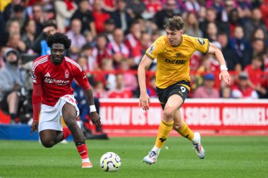 Wolverhampton Wanderers takımından Jrgen Strand Larsen, İngiltere 'nin Nottingham şehrinde 31 Ağustos 2024' te oynanan Premier League maçında Nottingham Ormanı 'na karşı Wolverhampton Wanderers maçında topa vuruyor.