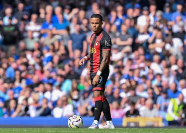 Bournemouth 'dan Justin Kluivert, İngiltere' nin Liverpool kenti Goodison Park 'ta oynanan Everton-Bournemouth Premier Lig karşılaşması öncesinde başlama vuruşunu bekliyor.
