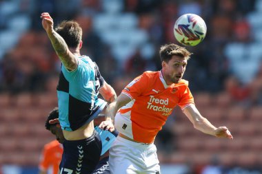 Blackpool 'dan Jake Beesley, 31 Ağustos 2024' te Bloomfield Road, Blackpool 'da oynanan Blackpool-Wycombe Wanderers maçında topu sürüyor.