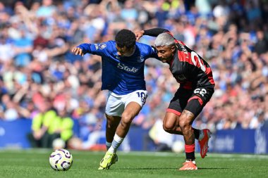 Everton 'dan Iliman Ndiaye 31 Ağustos 2024' te İngiltere 'nin Liverpool kentinde oynanan Premier Lig karşılaşmasında Bournemouthlu Julin Araujo' yu durdurdu.