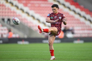 Leigh Leoparları 'ndan Lachlan Lam 30 Ağustos 2024' te Leigh Spor Köyü 'nde oynanan 24. Betfred Süper Lig karşılaşması öncesinde ısınma turunda Leigh Leopards ve Warrington Wolves' a karşı.