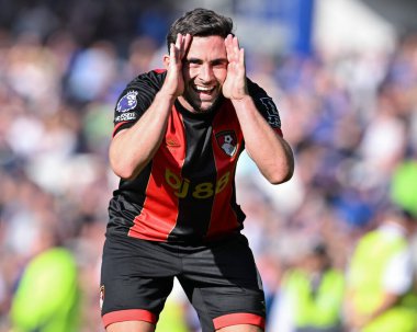 Bournemouth 'dan Lewis Cook, İngiltere' nin Liverpool kenti Goodison Park 'ta oynanan Premier League maçında Everton' a karşı Bournemouth maçında 2-2 'lik galibiyetini kutluyor.