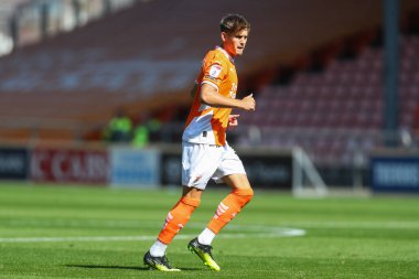 Blackpool takımından Dom Ballard 31 Ağustos 2024 'te Bloomfield Road, Blackpool' da Blackpool-Wycombe Wanderers maçında