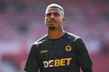 Wolverhampton Wanderers takımından Mario Lemina Premier League karşılaşması öncesinde Nottingham Forest, Wolverhampton Wanderers 'a karşı 31 Ağustos 2024' te İngiltere 'nin Nottingham şehrinde oynanan maçta ısındı.