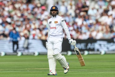 Sri Lanka 'dan Dhananjaya de Silva, 30 Ağustos 2024' te Londra, İngiltere - Sri Lanka 2. Rothesay Test Maçı 'nda görevden alındıktan sonra sahadan ayrıldı.