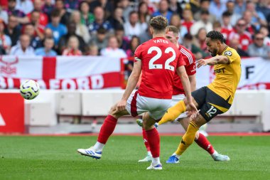 Wolverhampton Wanderers takımından Matheus Cunha, İngiltere 'nin Nottingham şehrinde oynanan Premier League maçında Nottingham Ormanı' na karşı Wolverhampton Wanderers maçında kalede şut çekti.