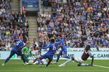 Aston Villa takımından Amadou Onana Premier Lig maçında 31 Ağustos 2024 'te King Power Stadyumu' nda Leicester City ile Aston Villa maçında 0-1 berabere kaldı.