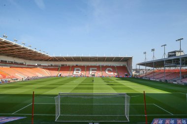 Bloomfield Road 'un içinde, Blackpool' un evi Sky Bet Ligi 1 'in önünde Blackpool' a karşı Wycombe Wanderers ile 31 Ağustos 2024 'te Bloomfield Road, Blackpool' da oynanan maçın genel görünümü