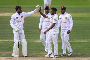 Sri Lanka, İngiltere 'de Gus Atkinson' ın 31 Ağustos 2024 'te Lords, Londra, İngiltere' de 2. Rothesay Test Maçı 3 gününde görevden alınmasını kutluyor.