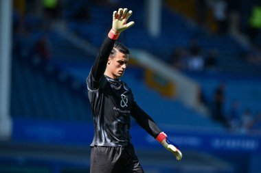 Bournemouth 'dan Kepa Arrizabalaga, İngiltere' nin Liverpool kenti Goodison Park 'ta oynanan Premier League karşılaşması öncesinde ısınıyor.