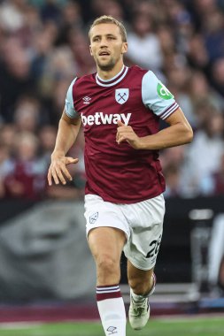 Premier Lig maçında West Ham United, Manchester City 'ye karşı Londra Stadyumu' nda 31 Ağustos 2024 'te oynanan karşılaşmada West Ham United' tan Tom Souek