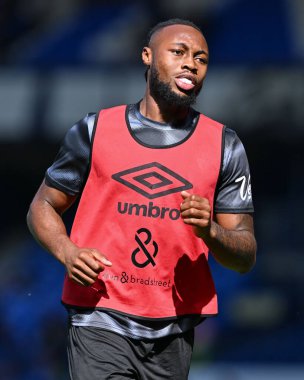 Bournemouth takımından Antoine Semenyo, İngiltere 'nin Liverpool kenti Goodison Park' ta oynanan Everton-Bournemouth Premier League maçı öncesinde ısınıyor.