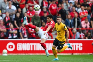 Nottingham Ormanı 'ndan Ramn Sosa Premier League maçında topu temizliyor Nottingham Forest, Wolverhampton Wanderers' a karşı 31 Ağustos 2024 'te Nottingham, İngiltere' de.