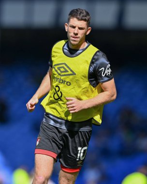 Bournemouth 'tan Ryan Christie, İngiltere' nin Liverpool kenti Goodison Park 'ta oynanan Everton-Bournemouth Premier League maçı öncesinde ısınıyor.