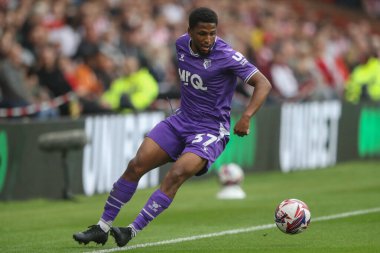 Watford 'dan Yasser Larouci, 1 Eylül 2024' te Bramall Lane, Sheffield, İngiltere 'de oynanan Sheffield United - Watford maçında topu kontrol ediyor.
