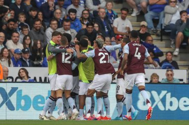 Aston Villa 'dan Jhon Durn, Premier Lig maçı Leicester City - Aston Villa maçında 31 Ağustos 2024' te King Power Stadyumu 'nda 0-2' lik galibiyetini kutluyor.